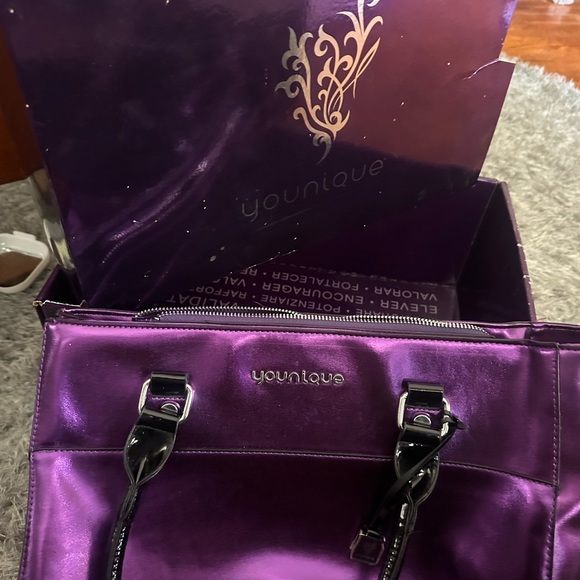 Younique bag this bag is stunning! Never used - Picture 3 of 4